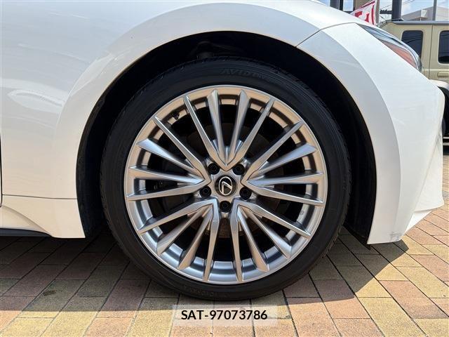 Lexus IS 2023-06 8208363-9