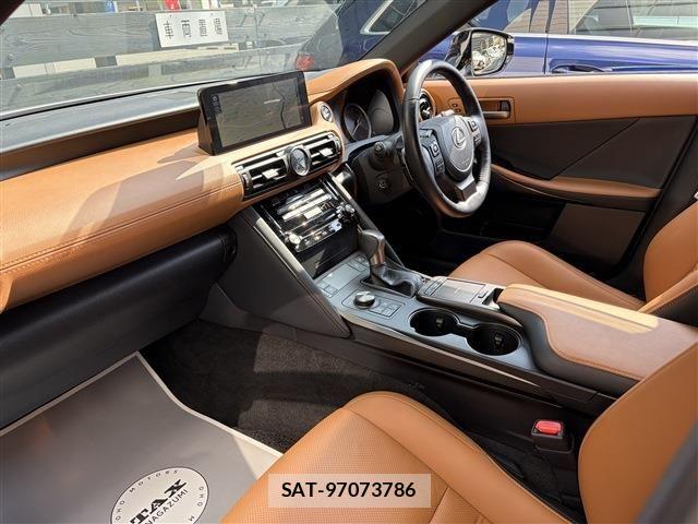 Lexus IS 2023-06 8208363-14