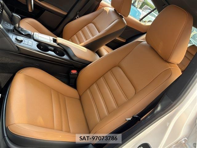 Lexus IS 2023-06 8208363-15