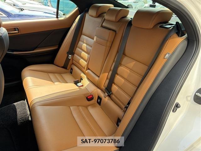 Lexus IS 2023-06 8208363-17