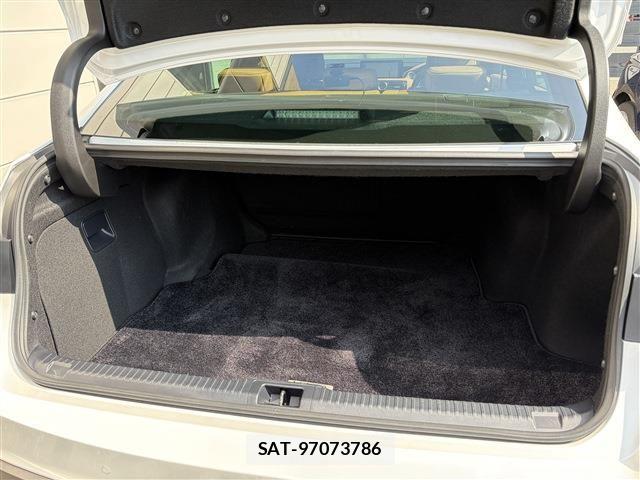 Lexus IS 2023-06 8208363-18