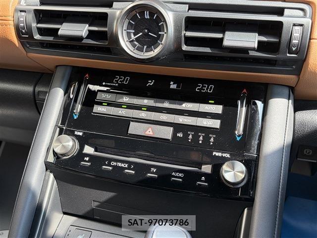 Lexus IS 2023-06 8208363-21