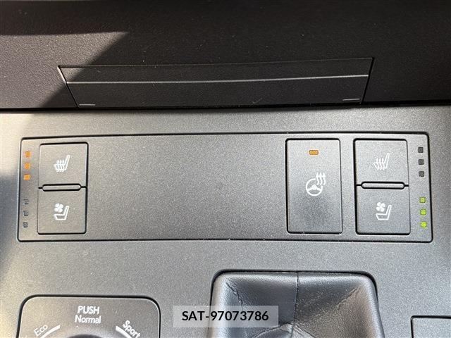 Lexus IS 2023-06 8208363-23