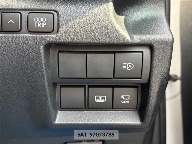 Lexus IS 2023-06 8208363-28