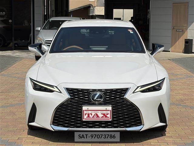 Lexus IS 2023-06 8208363-2
