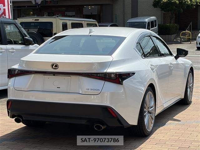 Lexus IS 2023-06 8208363-3