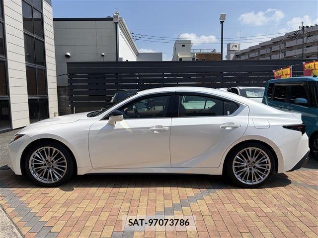 Lexus IS 2023-06 8208363-7