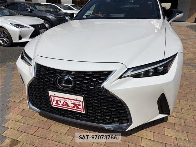 Lexus IS 2023-06 8208363-8