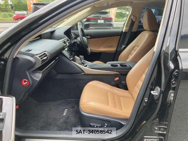 Lexus IS 2013-07 8208370-13