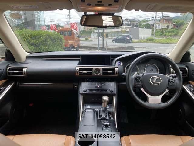 Lexus IS 2013-07 8208370-16