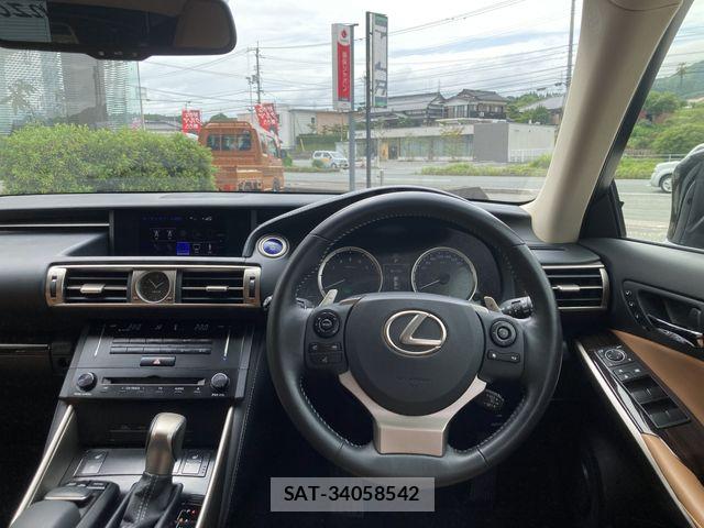 Lexus IS 2013-07 8208370-17