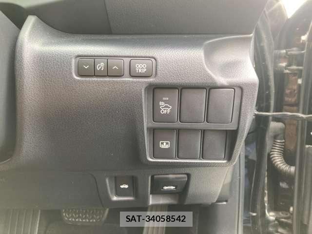 Lexus IS 2013-07 8208370-18