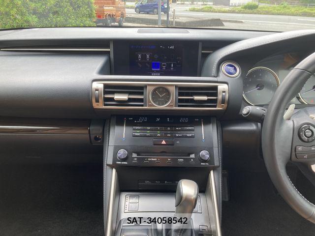 Lexus IS 2013-07 8208370-22