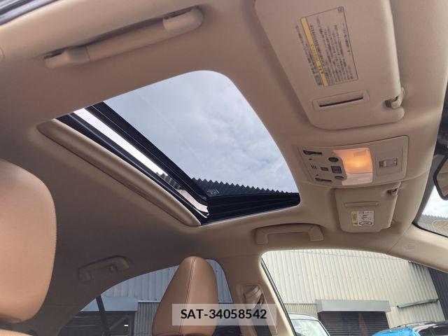 Lexus IS 2013-07 8208370-25