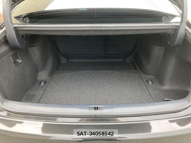 Lexus IS 2013-07 8208370-27
