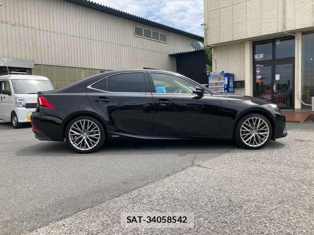Lexus IS 2013-07 8208370-3