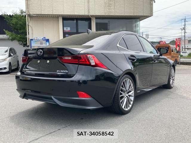 Lexus IS 2013-07 8208370-5