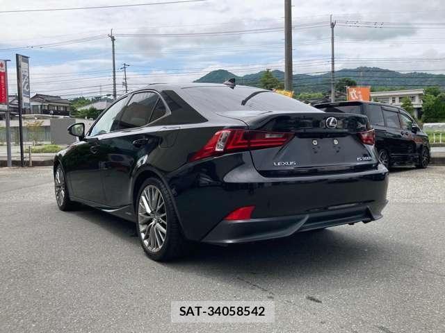 Lexus IS 2013-07 8208370-7