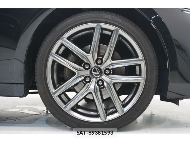 Lexus IS 2017-06 8208367-9
