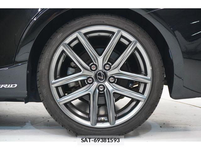 Lexus IS 2017-06 8208367-10