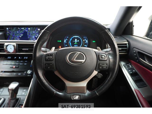 Lexus IS 2017-06 8208367-12