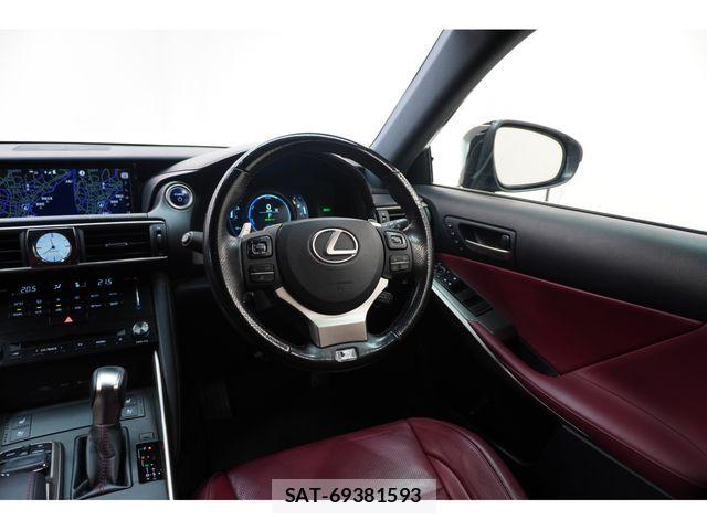 Lexus IS 2017-06 8208367-17