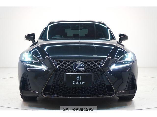 Lexus IS 2017-06 8208367-1