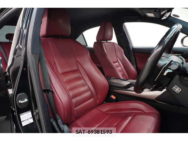 Lexus IS 2017-06 8208367-23