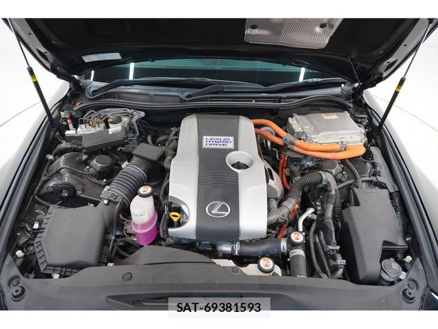 Lexus IS 2017-06 8208367-26
