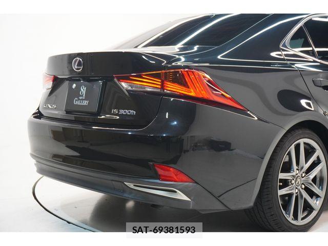 Lexus IS 2017-06 8208367-29