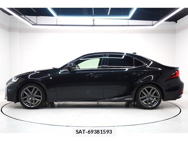 Lexus IS 2017-06 8208367-3