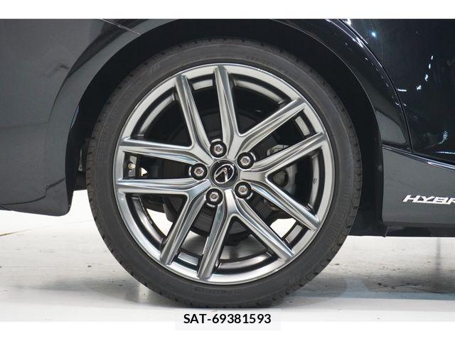 Lexus IS 2017-06 8208367-8