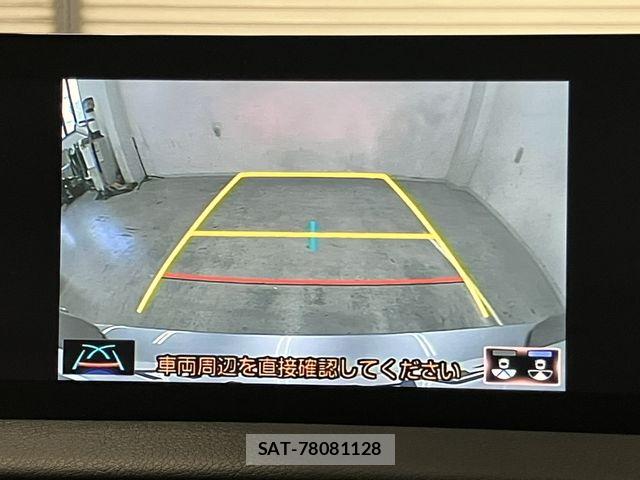 Lexus IS 2021-10 8208364-18