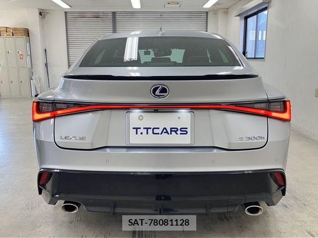 Lexus IS 2021-10 8208364-25
