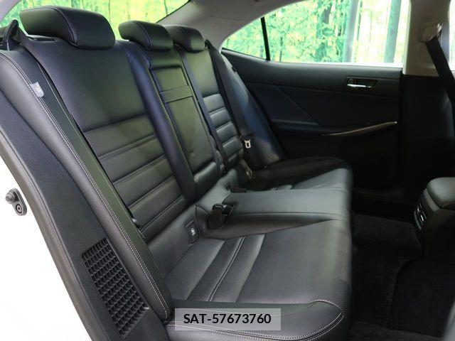 Lexus IS 2013-08 8208369-10