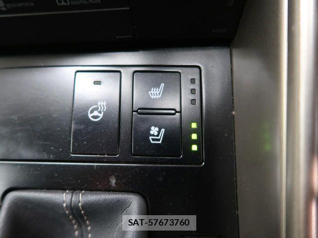 Lexus IS 2013-08 8208369-5