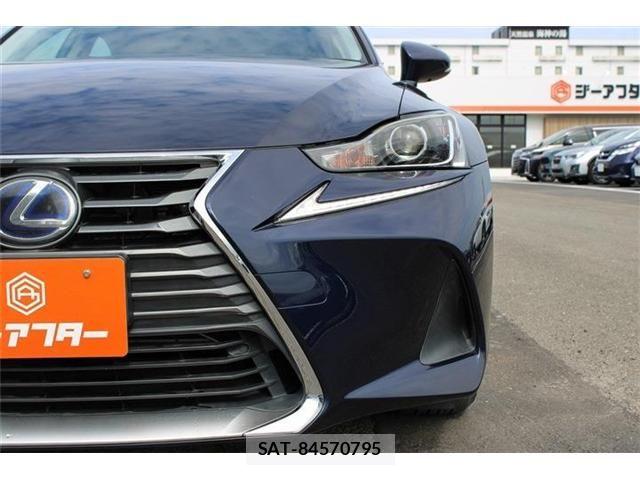 Lexus IS 2017-05 8230615-9