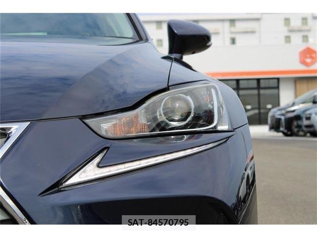 Lexus IS 2017-05 8230615-10
