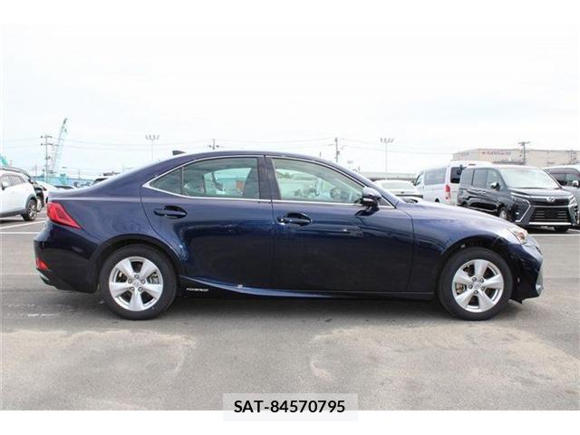 Lexus IS 2017-05 8230615-13
