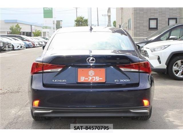 Lexus IS 2017-05 8230615-14