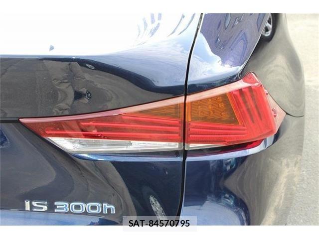 Lexus IS 2017-05 8230615-15