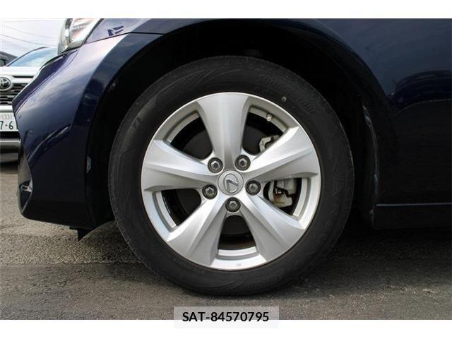 Lexus IS 2017-05 8230615-18