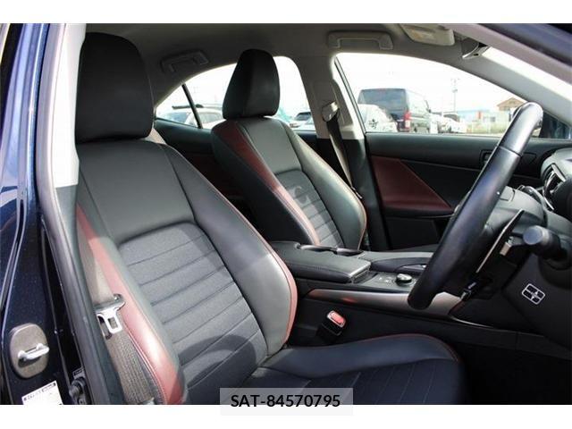 Lexus IS 2017-05 8230615-26