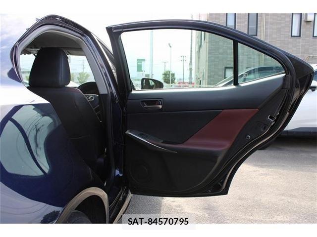 Lexus IS 2017-05 8230615-27