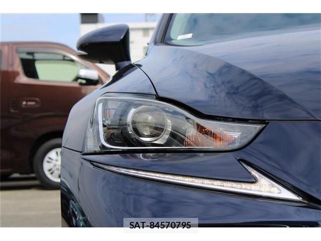 Lexus IS 2017-05 8230615-8