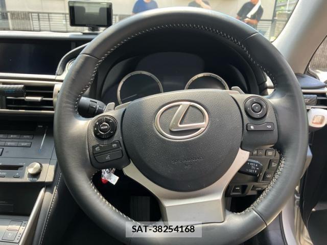 Lexus IS 2014-11 8230610-11