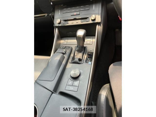 Lexus IS 2014-11 8230610-14