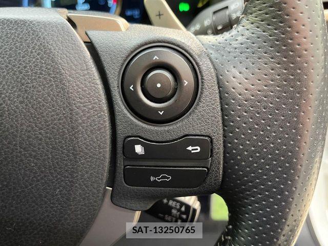 Lexus IS 2014-02 8230608-5
