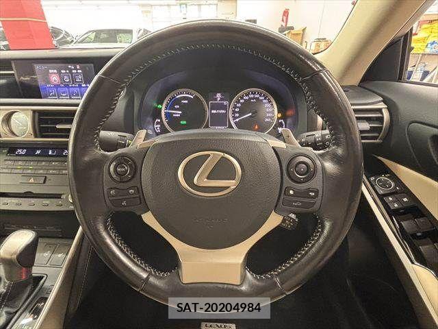 Lexus IS 2015-08 8336548-10