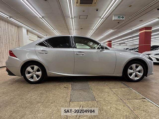 Lexus IS 2015-08 8336548-16
